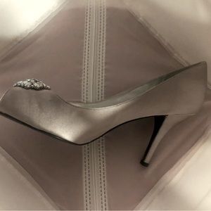 Beautiful silver tone Nina heels, open toes. Never use.  Ideal for a wedding .